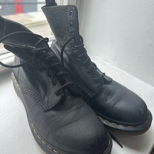 Black Dr. Martens - Modern classic